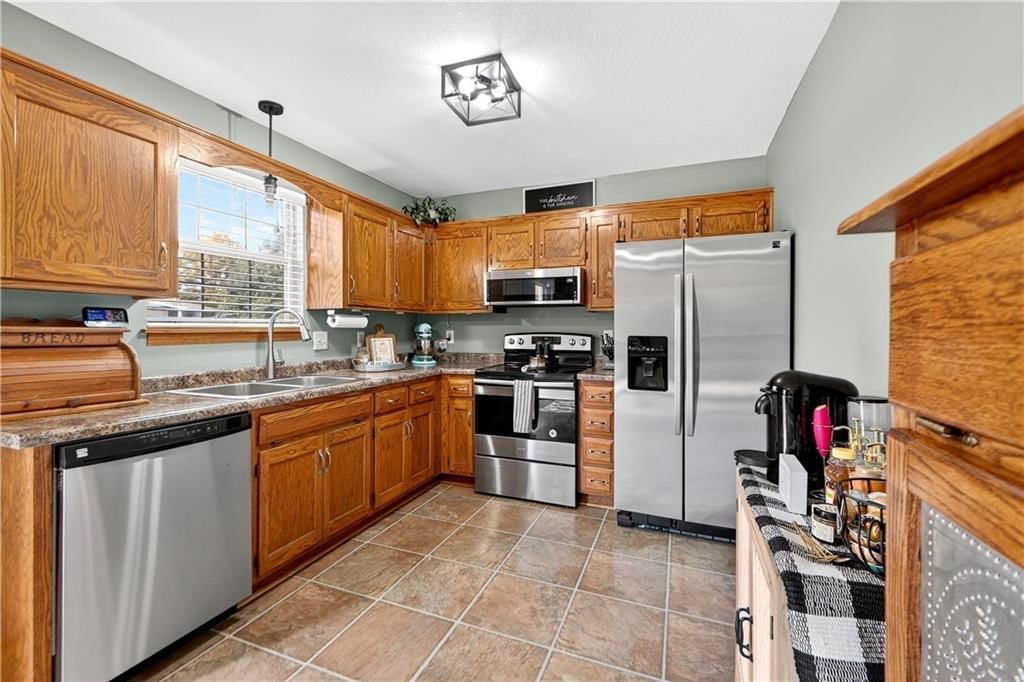 Photo 19 of 68 - 17210 Montgall Drive