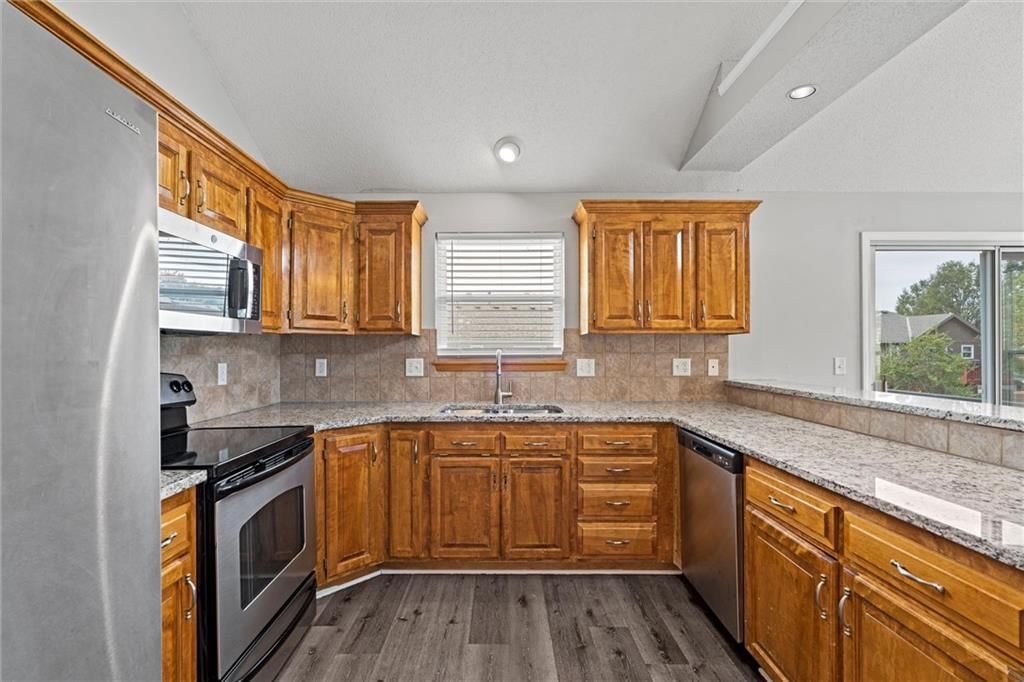 1112 S Scott Avenue — photo 14
