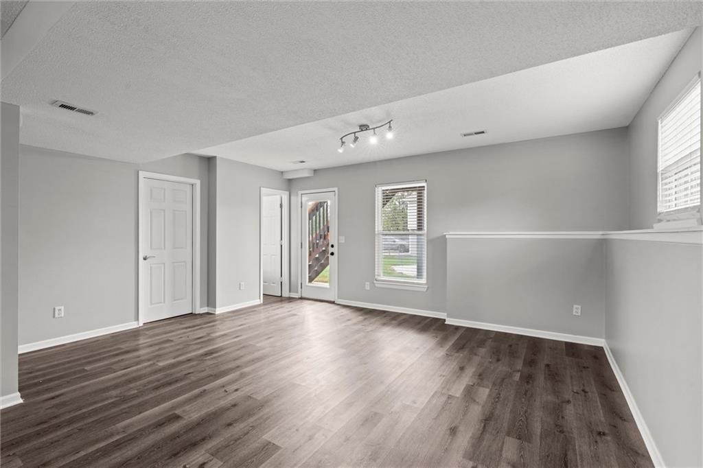 1112 S Scott Avenue — photo 32