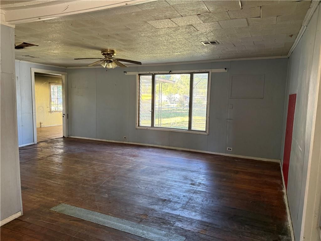 206 E 8th Street — photo 4