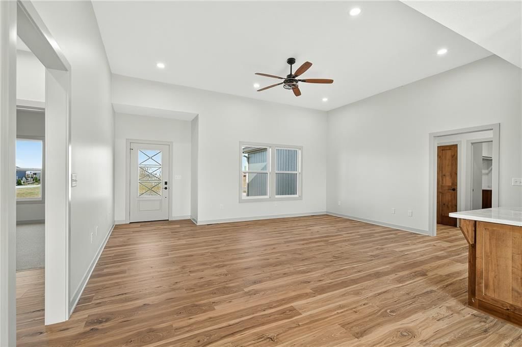 6724 Tucker Drive — photo 4