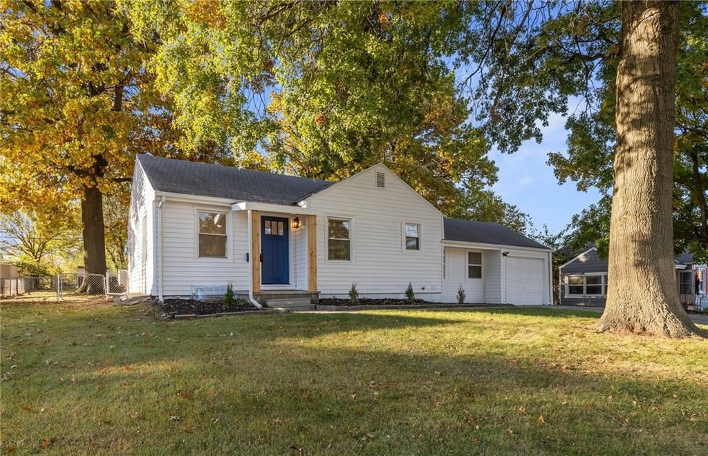 8613 W 54TH Terrace — photo 2
