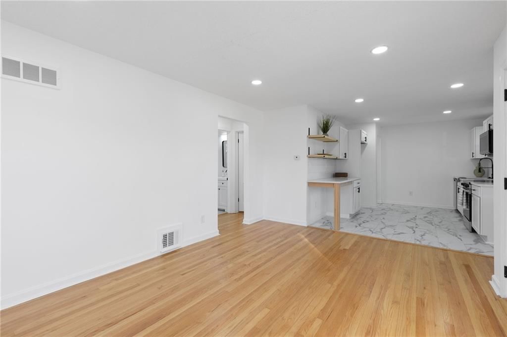 8613 W 54TH Terrace — photo 5