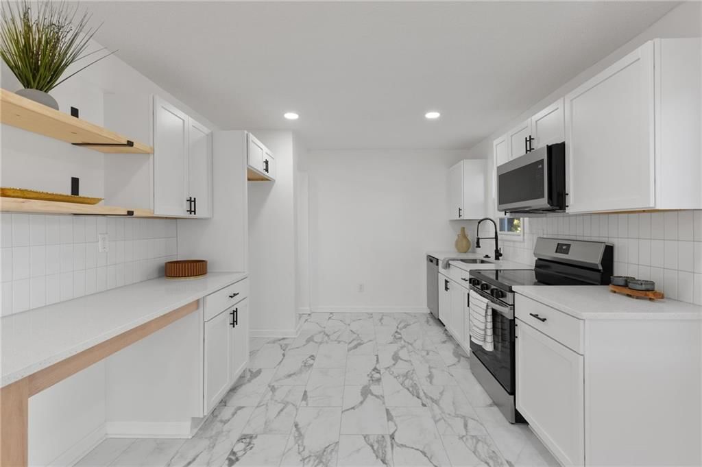 8613 W 54TH Terrace — photo 9