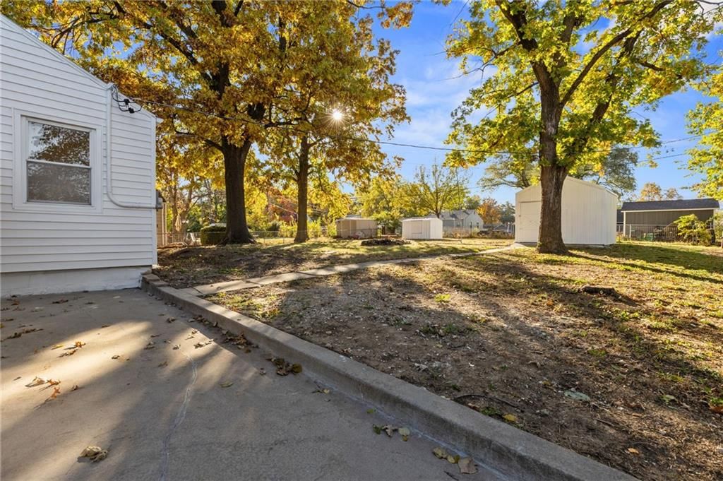 8613 W 54TH Terrace — photo 31