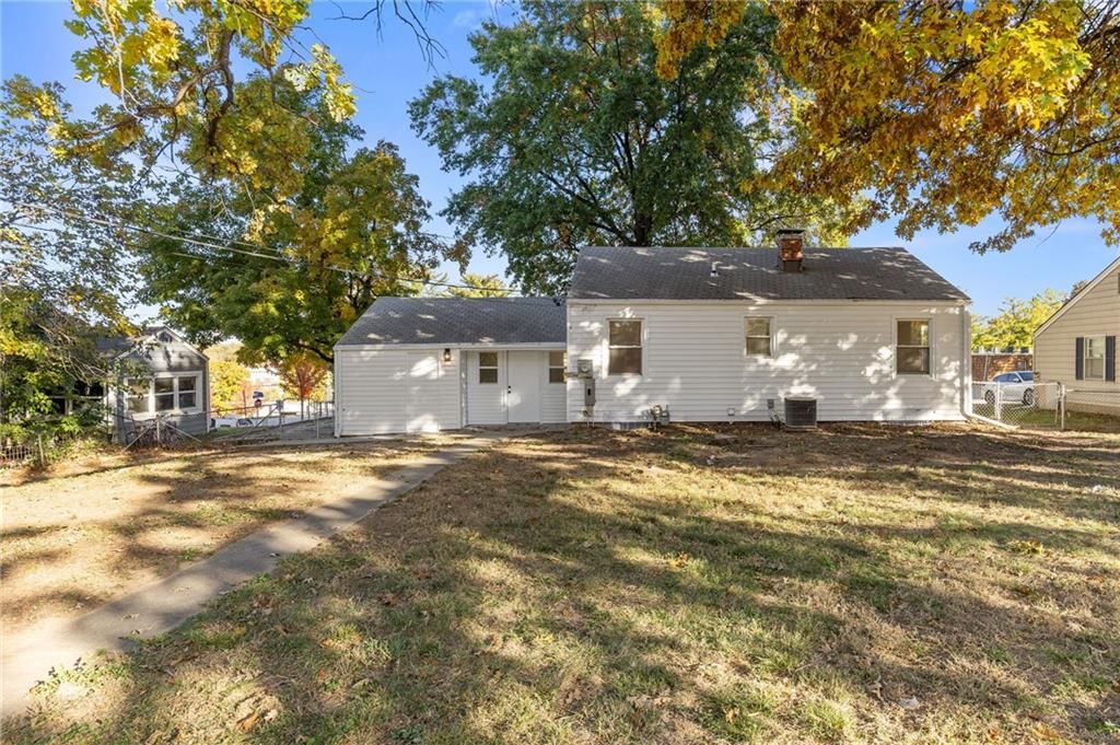8613 W 54TH Terrace — photo 33