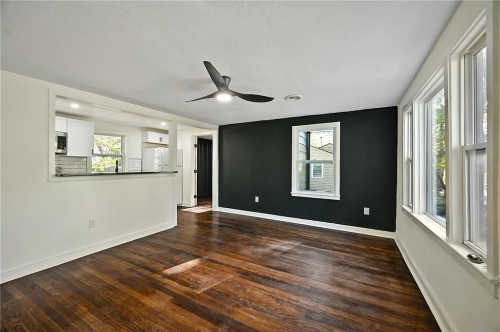 Photo 5 of 16 - 5409 Hardy Avenue