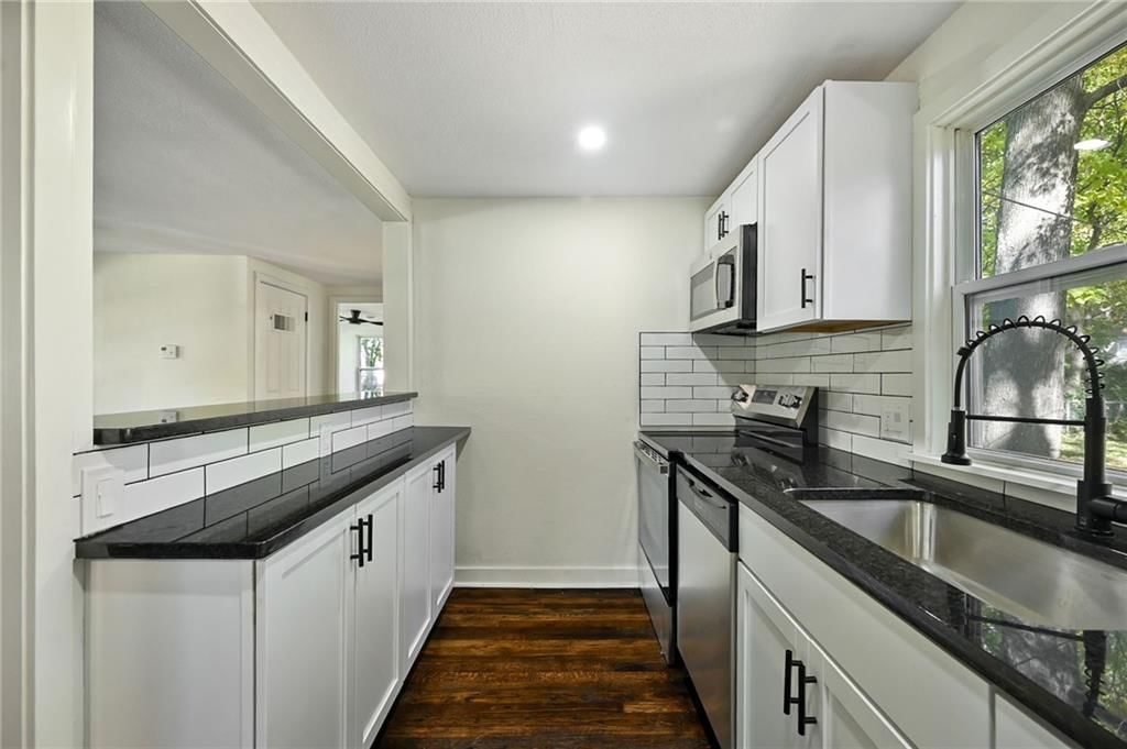 Photo 7 of 16 - 5409 Hardy Avenue