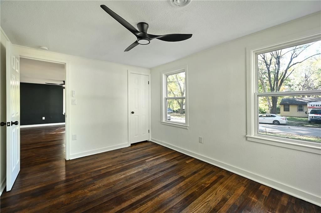 Photo 8 of 16 - 5409 Hardy Avenue