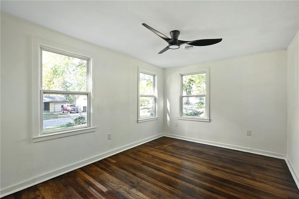 Photo 9 of 16 - 5409 Hardy Avenue