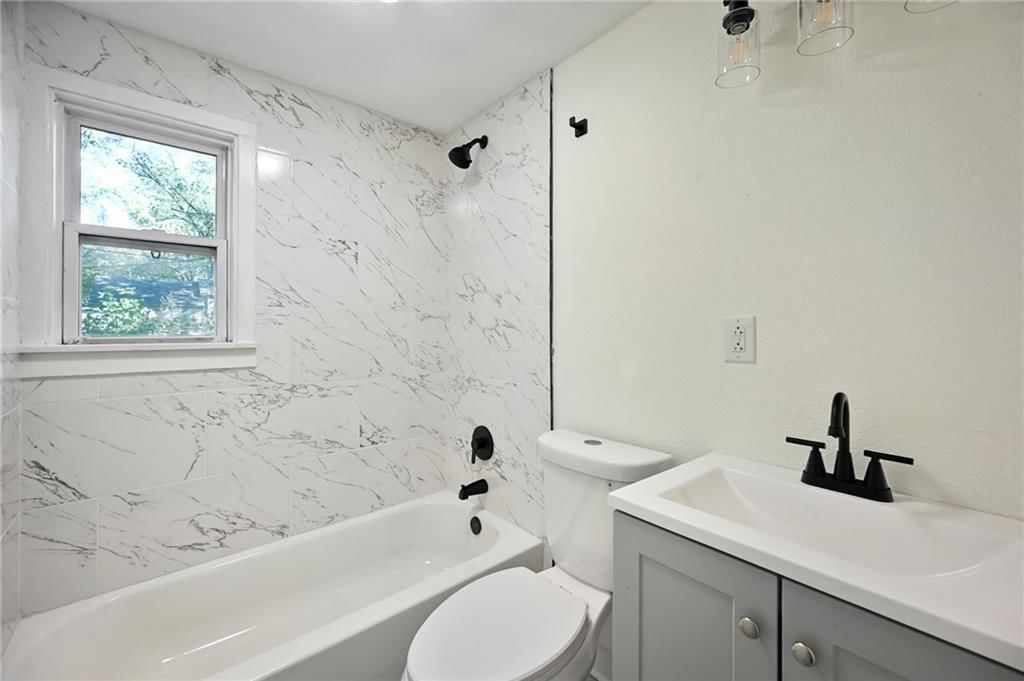 Photo 10 of 16 - 5409 Hardy Avenue