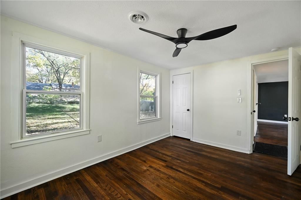 Photo 12 of 16 - 5409 Hardy Avenue