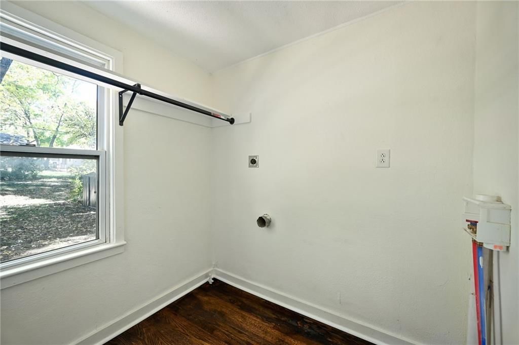Photo 13 of 16 - 5409 Hardy Avenue