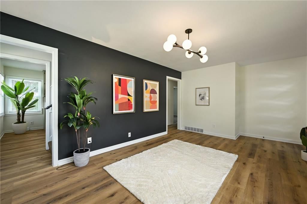 Photo 8 of 26 - 811 E 75th Street