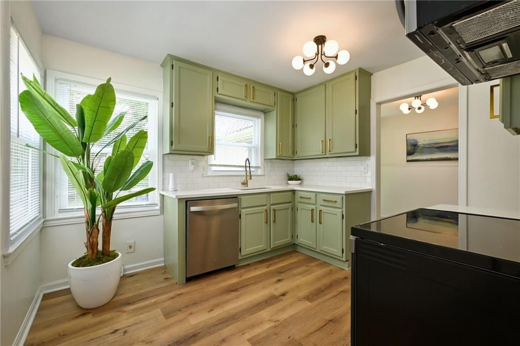 Photo 11 of 26 - 811 E 75th Street