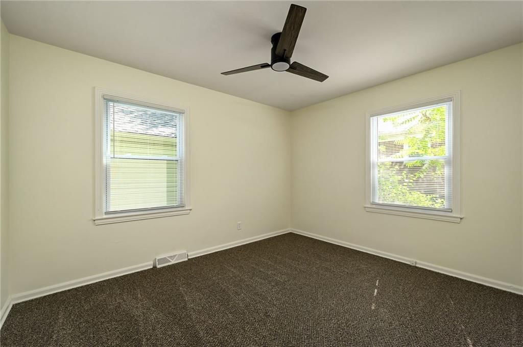 Photo 14 of 26 - 811 E 75th Street