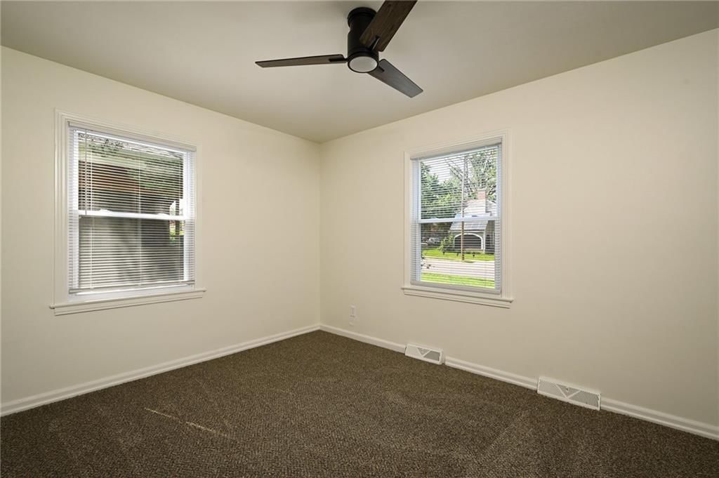 Photo 15 of 26 - 811 E 75th Street