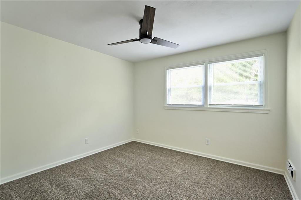 Photo 18 of 26 - 811 E 75th Street