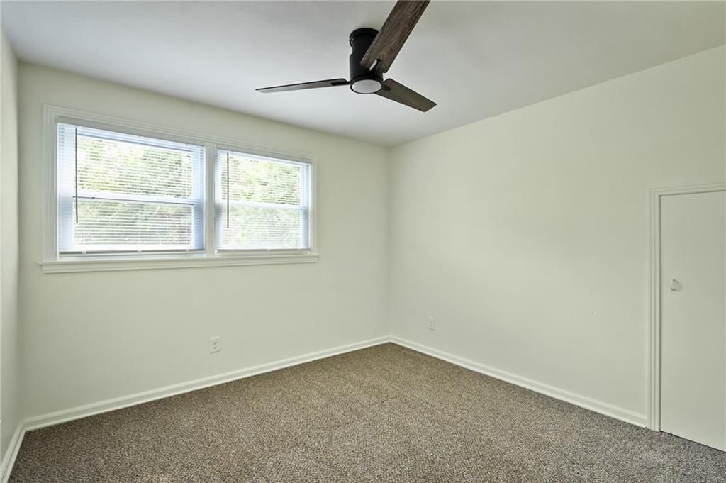 Photo 19 of 26 - 811 E 75th Street