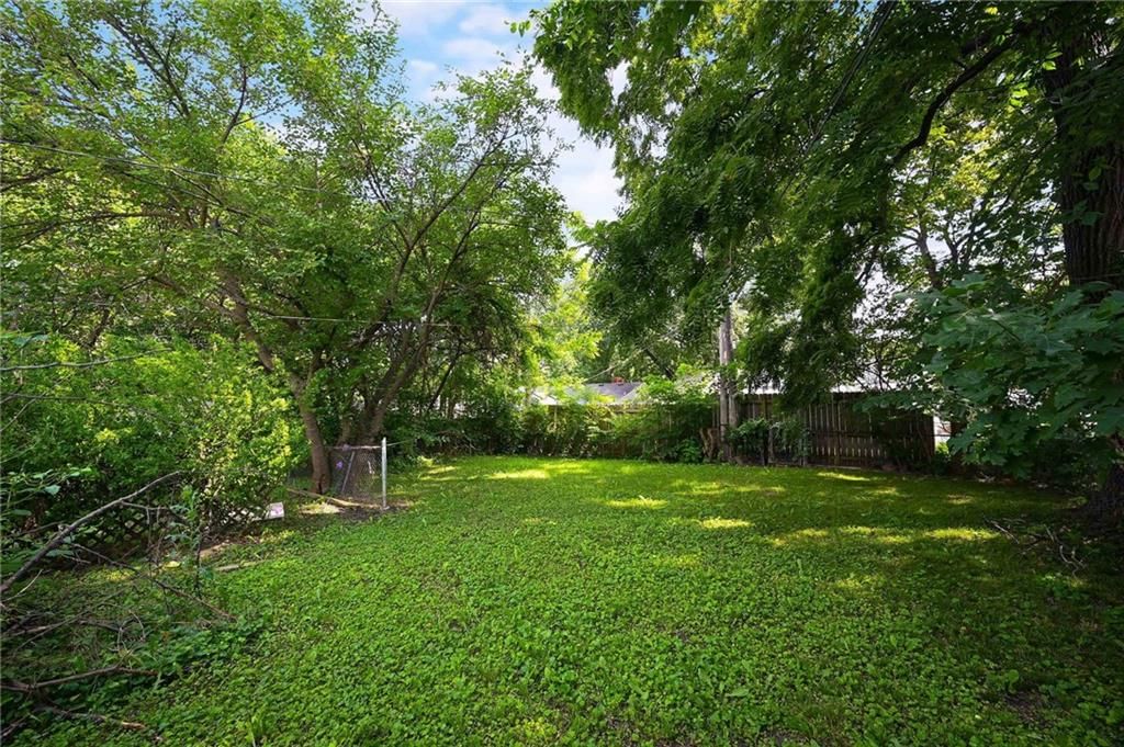 Photo 24 of 26 - 811 E 75th Street
