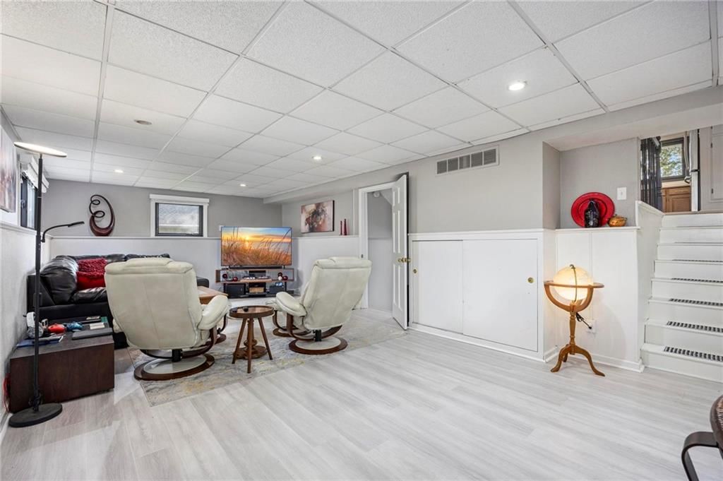 1401 Woodland Terrace N/A — photo 19