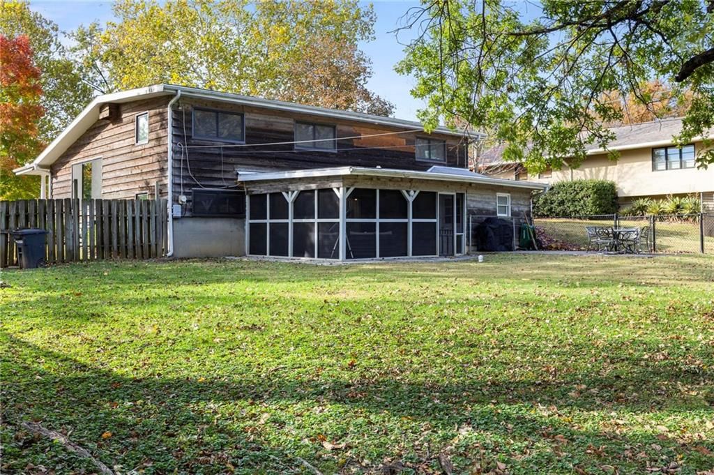 1401 Woodland Terrace N/A — photo 32