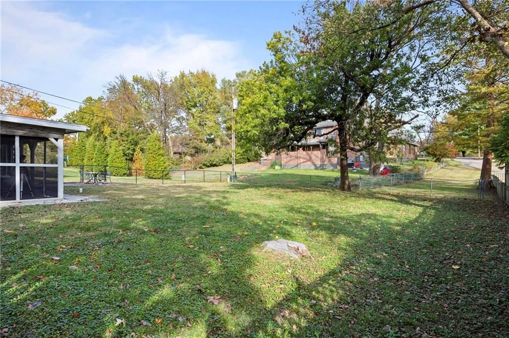 1401 Woodland Terrace N/A — photo 33