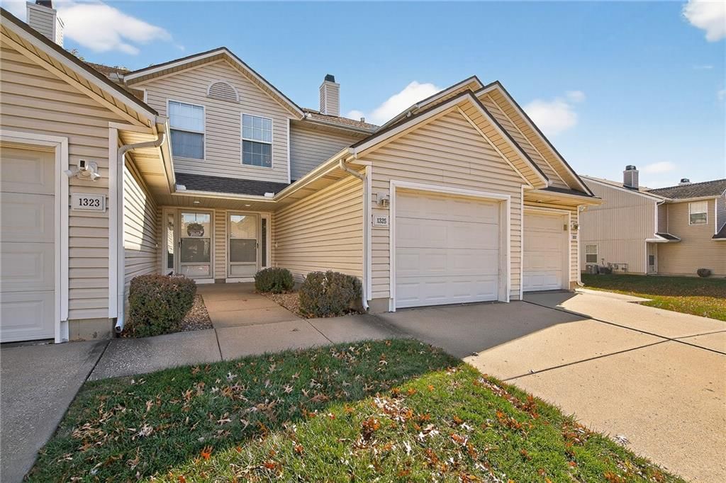 1325 SE Lexington Avenue, Lee's Summit, MO