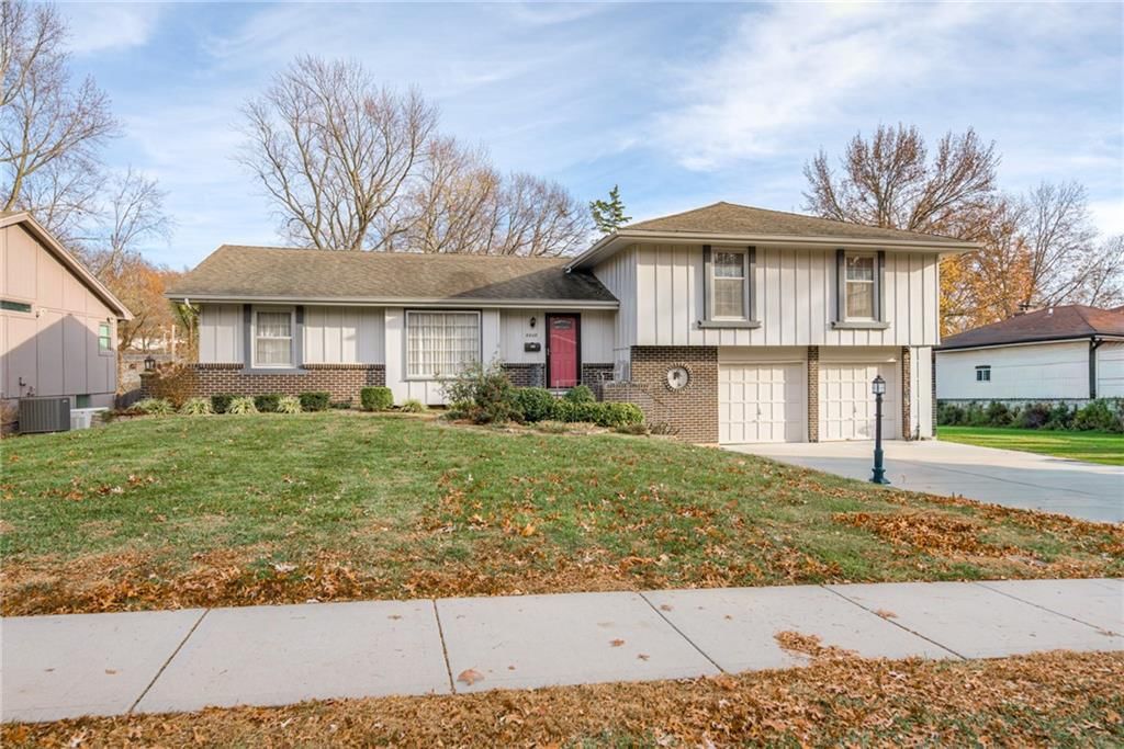 8809 Outlook Drive, Overland Park, KS