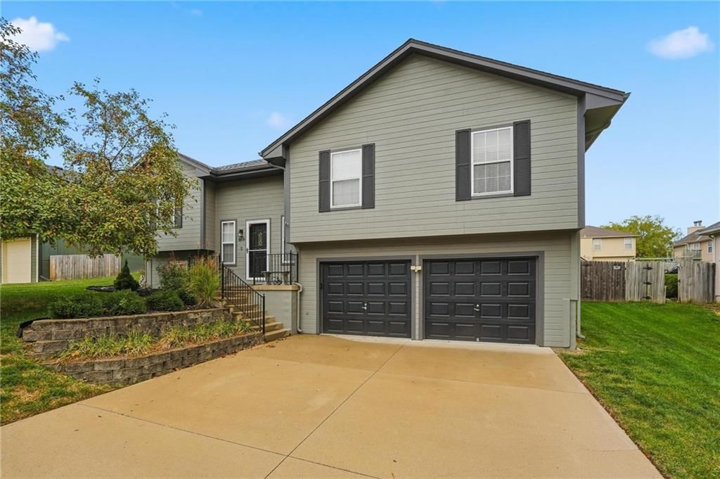 1809 SE Ridgewood Drive, Blue Springs, MO