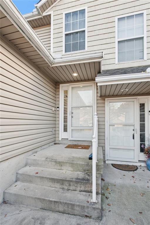 10633 E 46TH Terrace — photo 2