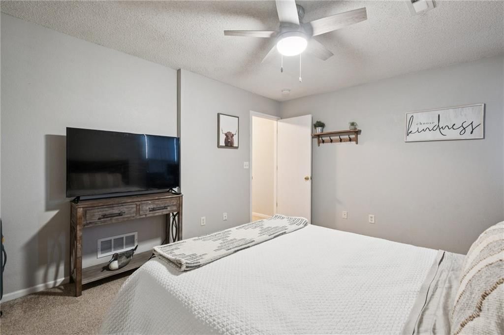 10633 E 46TH Terrace — photo 13