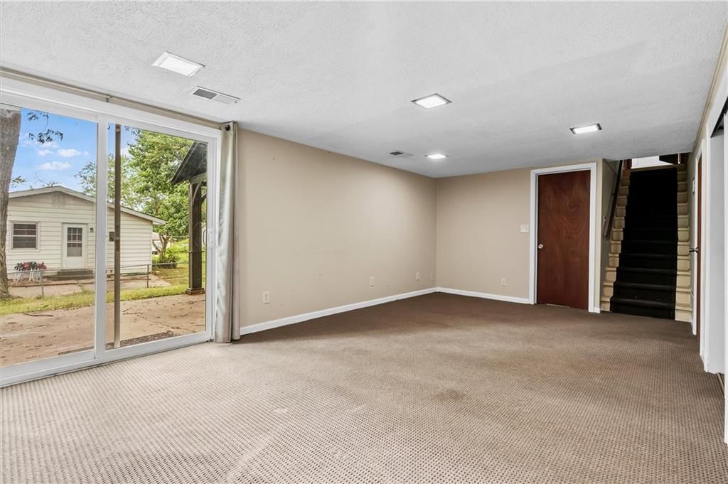 1101 WILLIAMS Street — photo 26