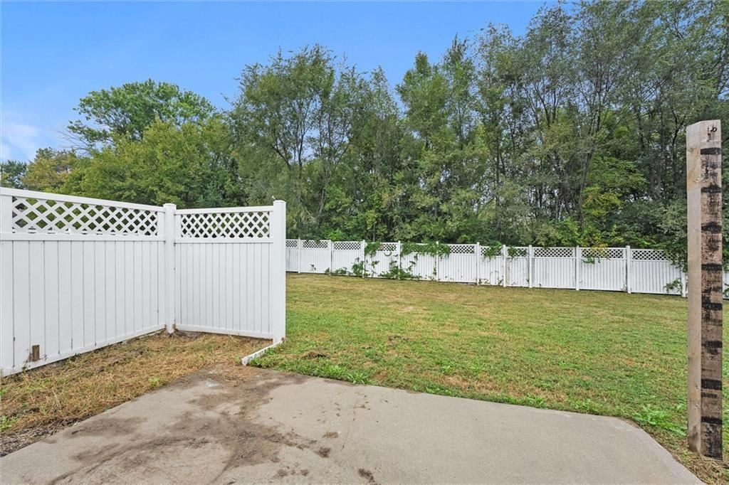 302 E Olive Street — photo 22