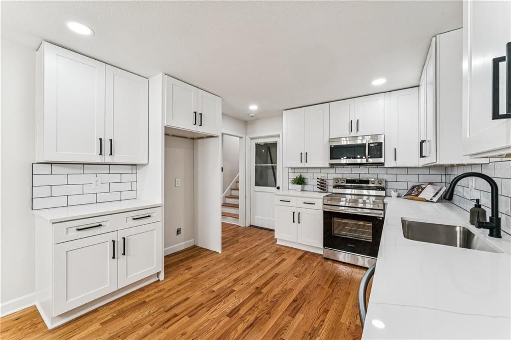 6018 W 102nd Street — photo 8