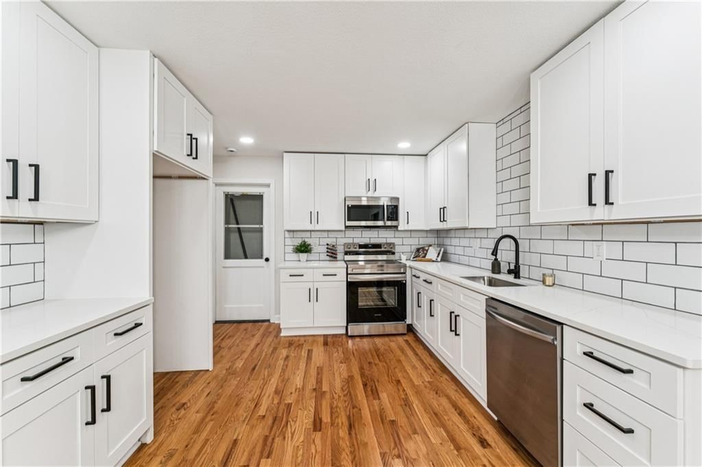 6018 W 102nd Street — photo 11