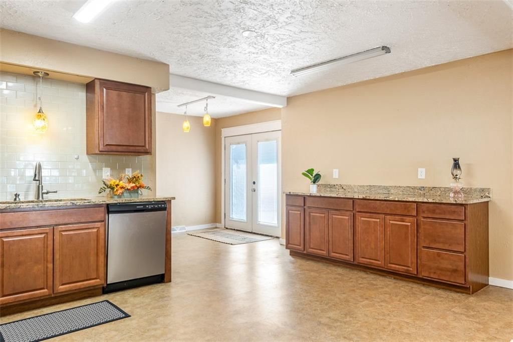5725 Elm Avenue — photo 11