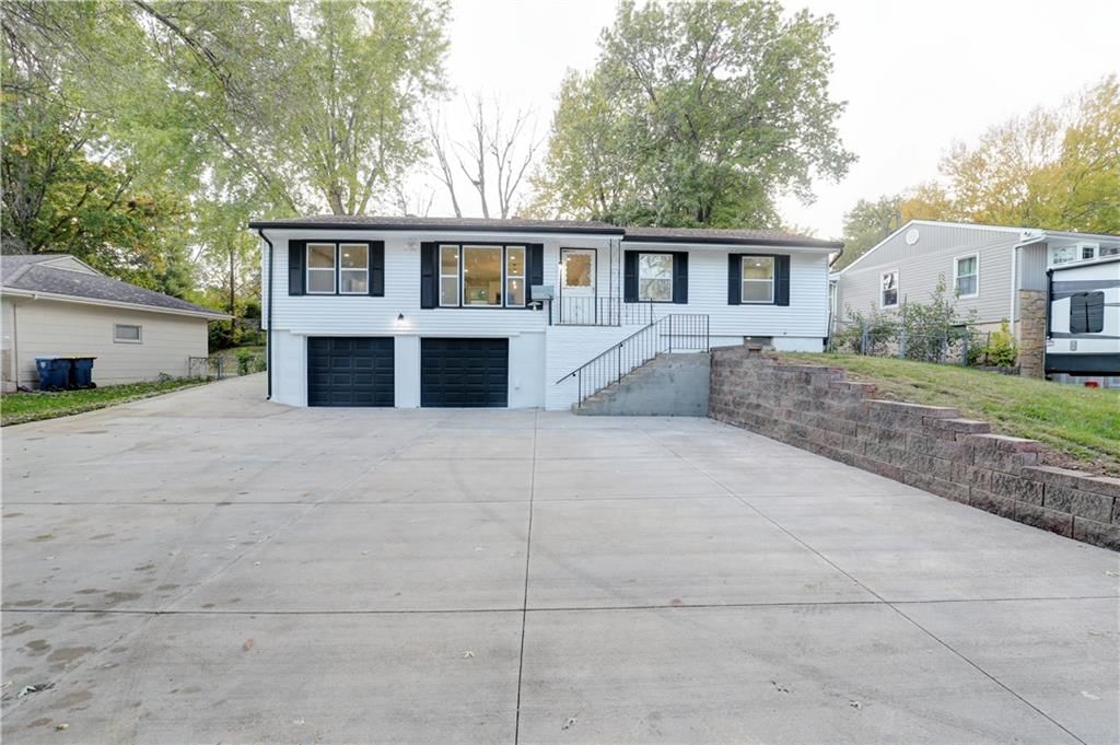 5221 NE 39th Street — photo 2