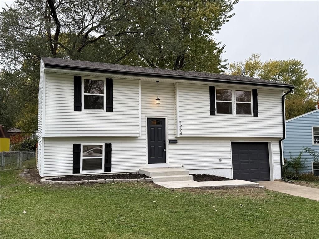 4924 N Smalley Avenue — photo 2