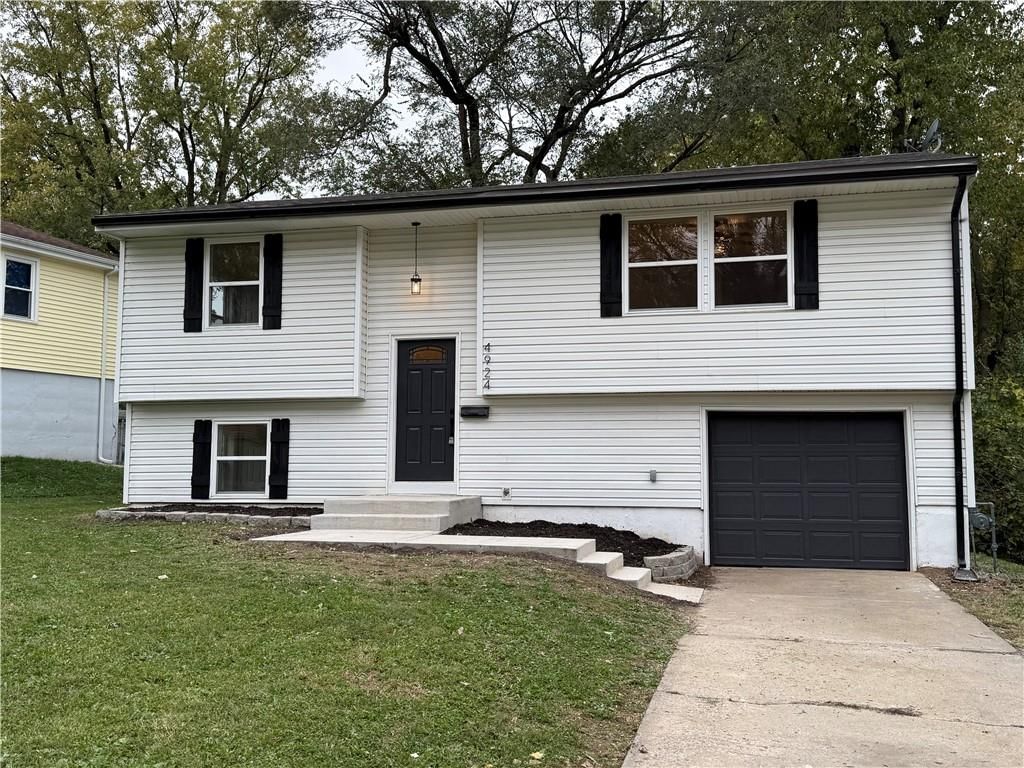 4924 N Smalley Avenue — photo 3