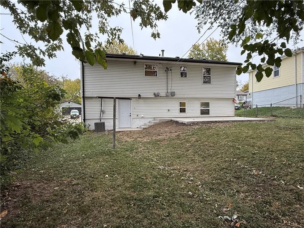 4924 N Smalley Avenue — photo 4