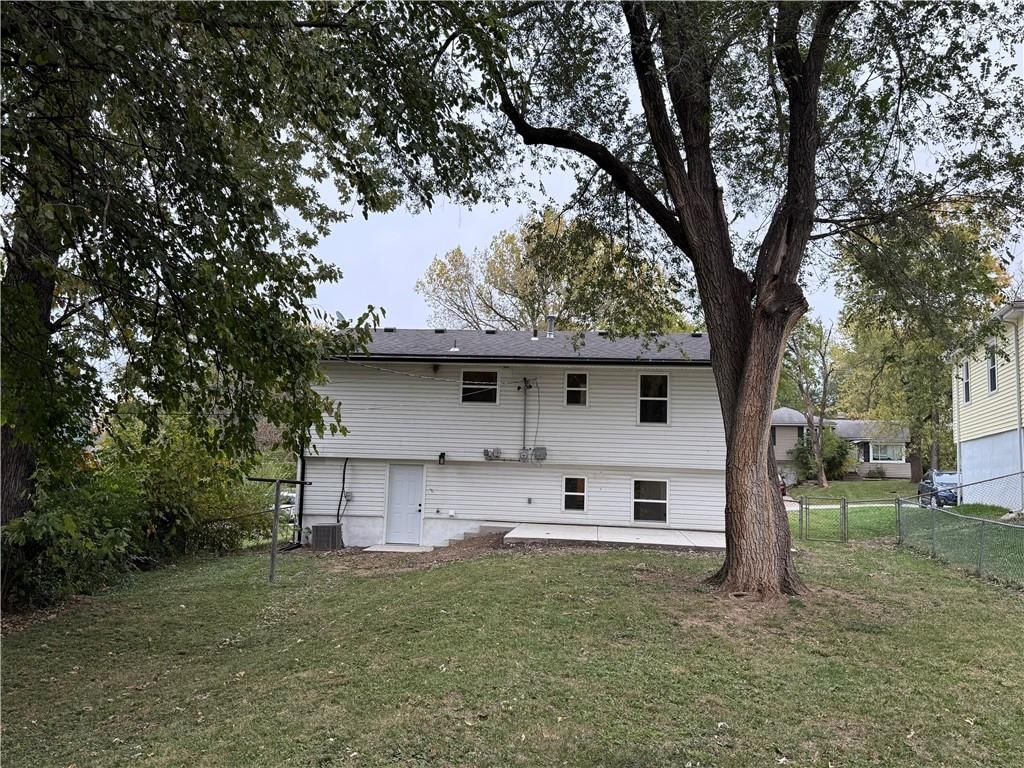 4924 N Smalley Avenue — photo 5