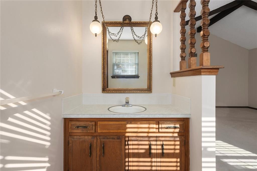 2120 Pin Oak Drive — photo 27