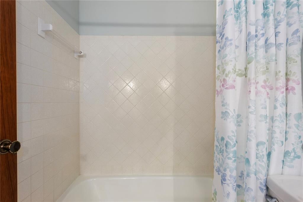 2120 Pin Oak Drive — photo 32