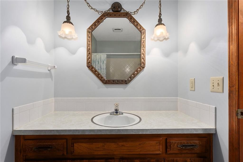 2120 Pin Oak Drive — photo 33