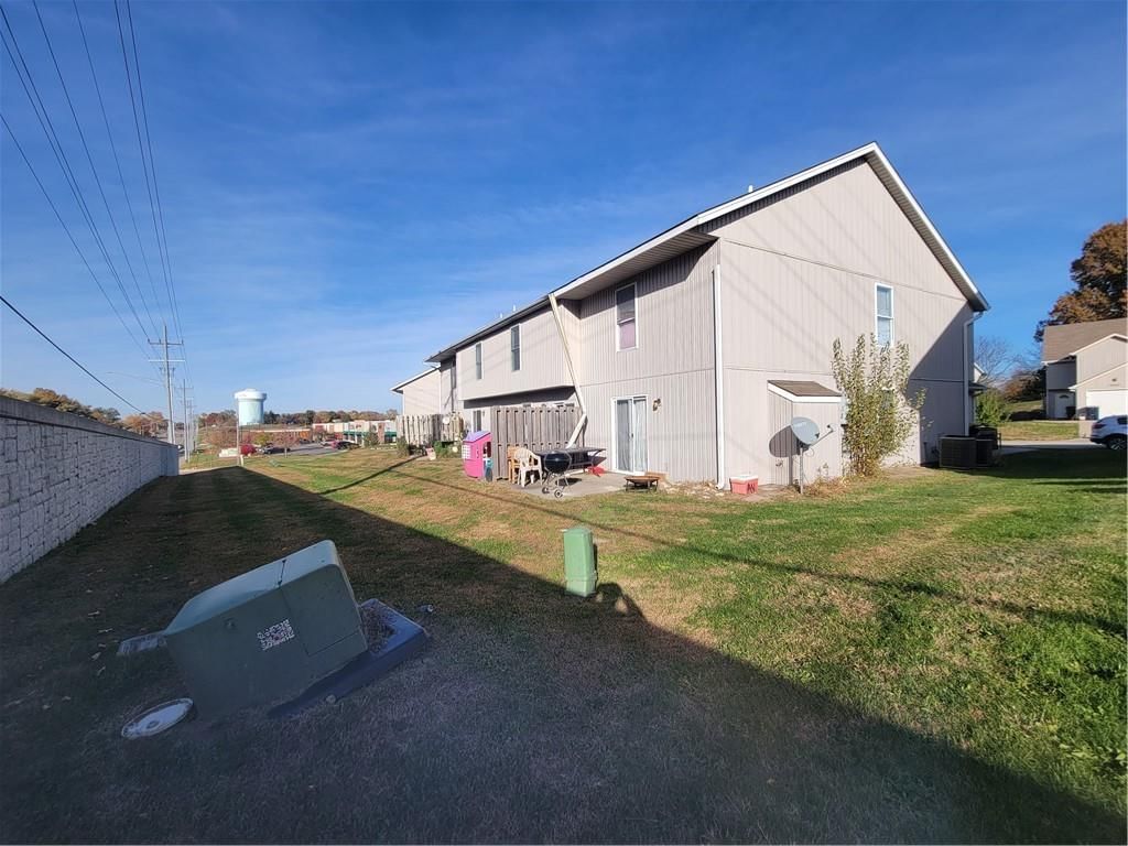 10620-10626 N Locust Court — photo 5