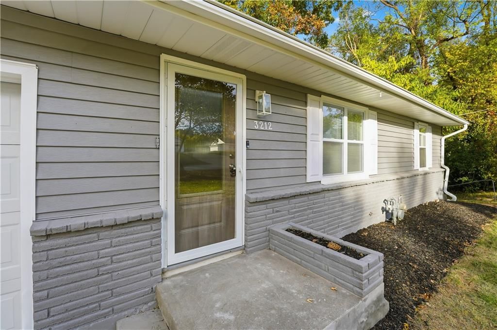 3212 NE Walnut Road, Kansas City, MO