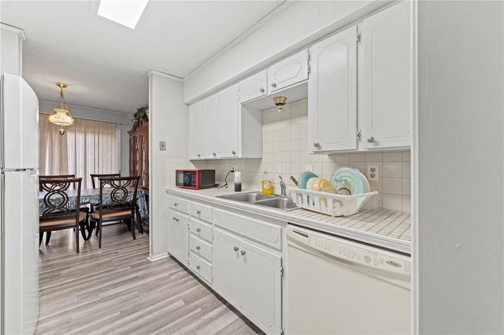 8117 Manning Avenue — photo 5