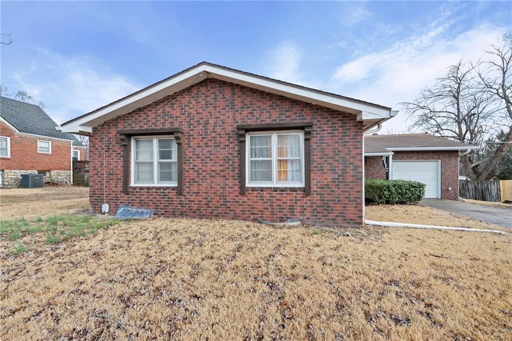 8117 Manning Avenue — photo 14