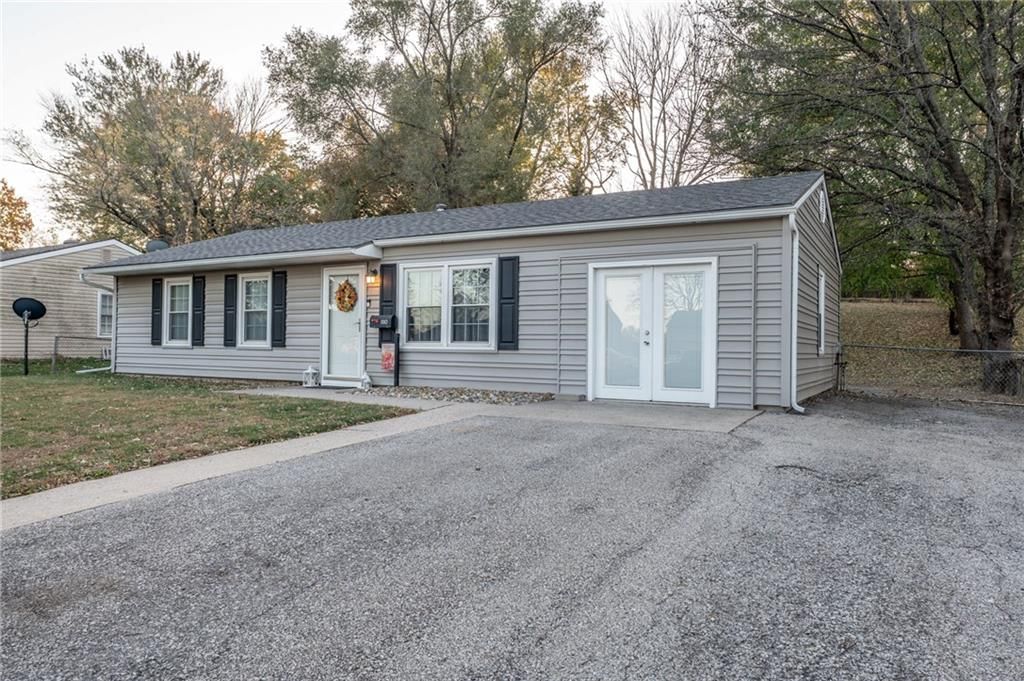 1110 N Swope Drive — photo 2